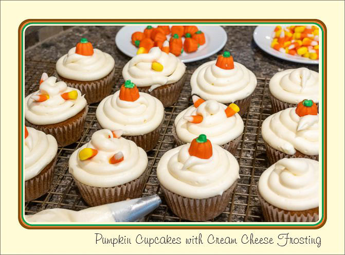 Pumpkin_Cupcakes_Cream_Cheese_Frosting.jpg