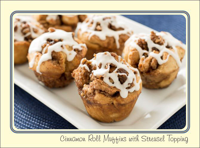 Cinnamon_Roll_Muffins_Streusel_Topping.jpg